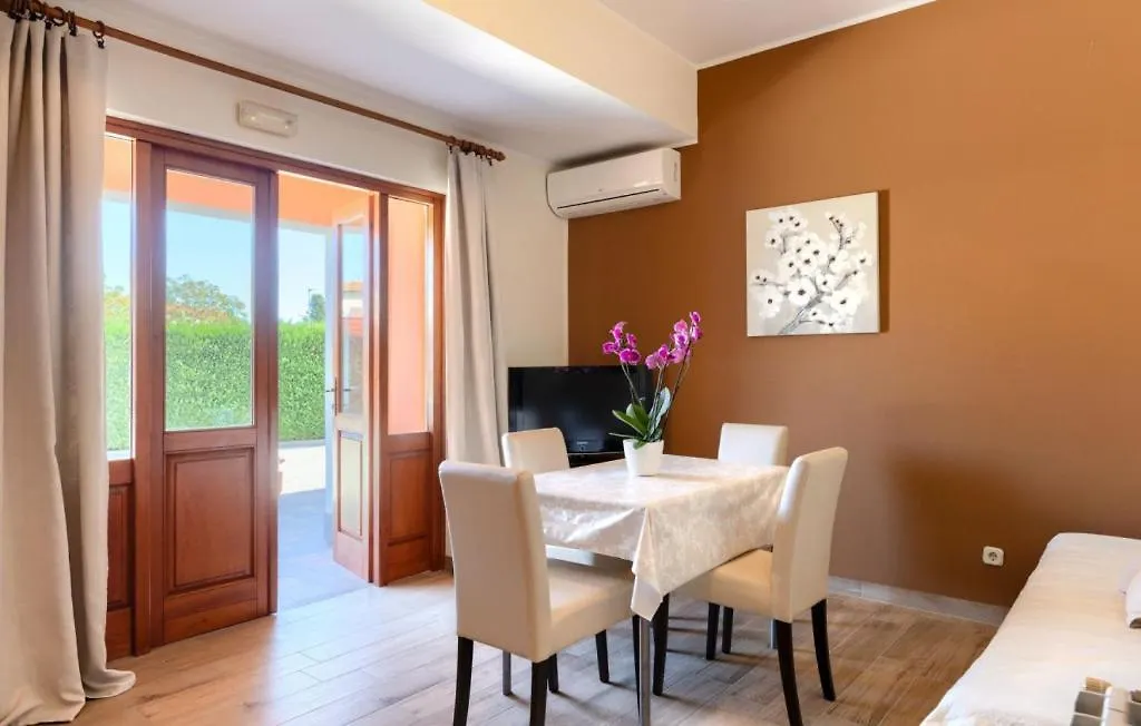 Beautiful Villa Parenzana With Pool In Vizinada